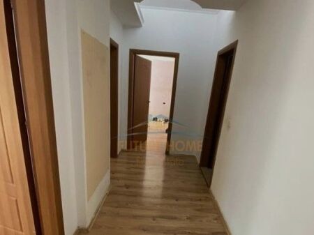 In vendita, Appartamento 2+1+1, Ali Demi, Tirana