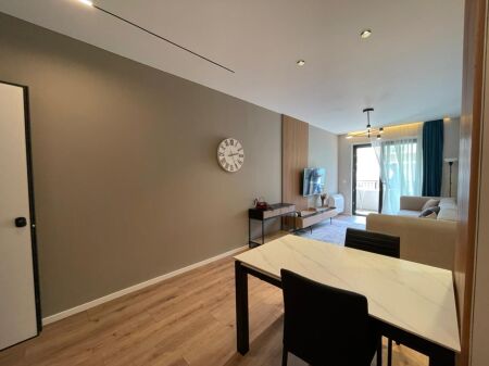 Jepet me qera apartament 1+1 pranë Radisson 🏡