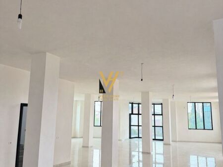 JEPET GODINE 1.400 M2 ME QERA NE KAVAJE 5.000 EURO