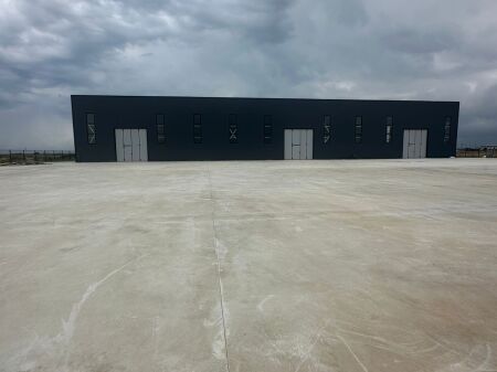 Kapanon Me Qera Fllake Rruge Kryesore