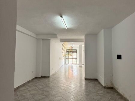 Qira, Ambient Biznesi, Rruga e Barrikadave, 40.000 Lek/Muaj