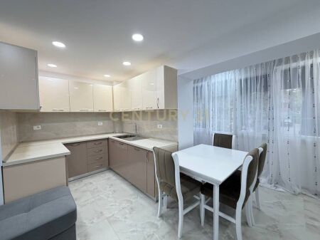 Apartament 2+1 me qira te Pediatria, në Rrugën Kongresi i Manastirit.