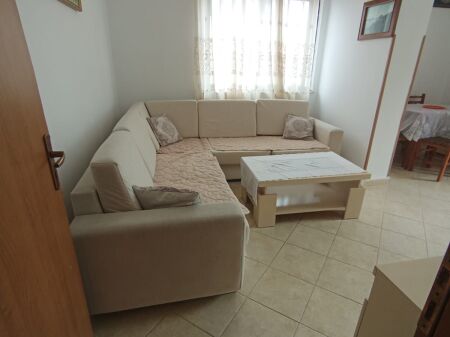 Shitet apartament 1+1