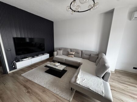 Shitet Penthouse në Durrës (tek Stadiumi Niko Dovana)