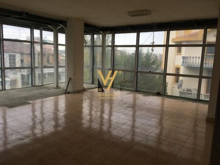 JEPET AMBIENT BIZNESI 255 M2 ME QERA NE KINOSTUDIO 200.000 LEKE