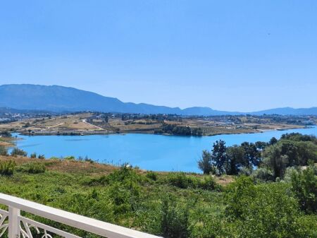 Villa unica sul Lago di Farka