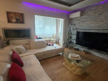 Shitje | Apartament 3 + 1 | Komuna e Parisit | 300000 €