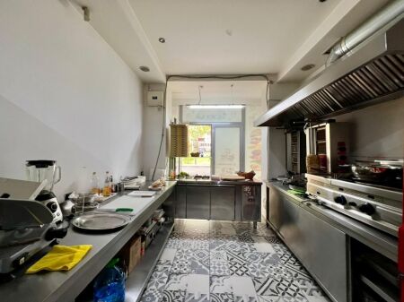 Shitet Biznesi Pizzeri & Fast Food, Bulevardi Bajram Curri -Tiranë