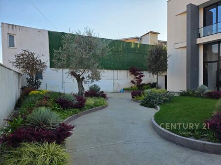 Japim me qira Objekt Komercial prane QTU, Zyra+Magazina