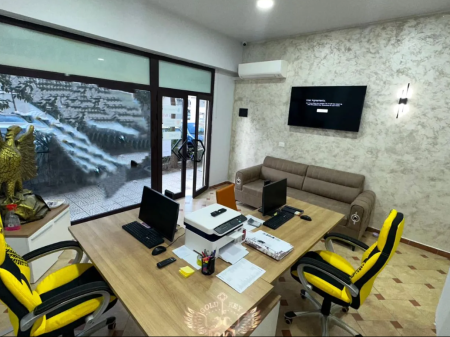 🏡Prane Rruges Portit🏡Shitet Ambjent Biznesi