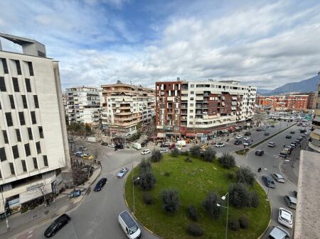 Negozio in affitto ad Astir/ Vicino a Rotondo