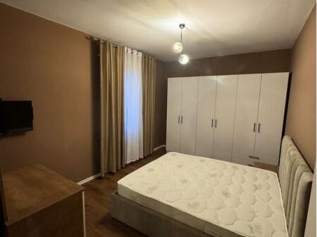 Jepet me qira apartament 1+1 pranë Fiori di Bosco,