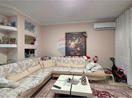 Appartamento 3+1+2 in vendita in Via Cipaj, Vlore