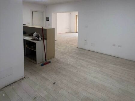 🏢 Locale in Affitto 100m2 – Via Muhamed Gjollesha ✨