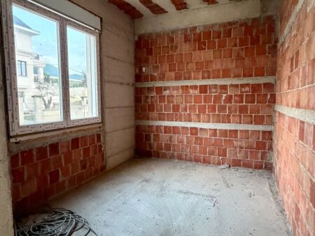 Vilë 3-Katëshe për Shitje – Collina Verde