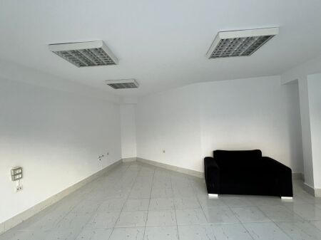 Jepet me qera dyqan tek Kodra e Diellit