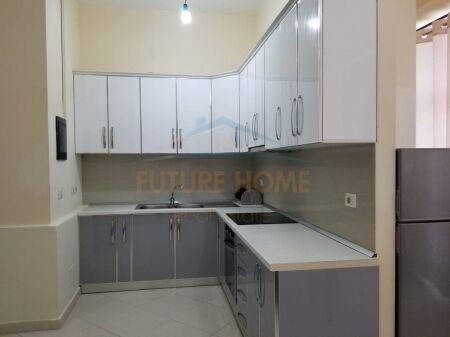 Shitet, Ambjent Biznesi, Kodra e Diellit , Tiranë