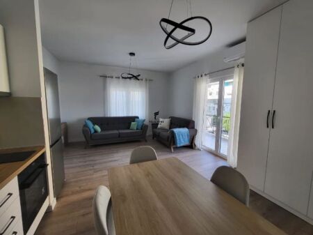 APARTAMENT ME QERA 1+1 ISH PARKU 55.000 LEKE FH-70323