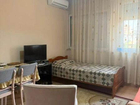 Garsoniere me qera - Selite, rruga Irfan Tomini 400 Euro