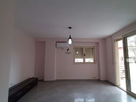 ZYRE ME QERA 75 M2 KOMUNA E PARISIT 60.000 LEKE FH-70318