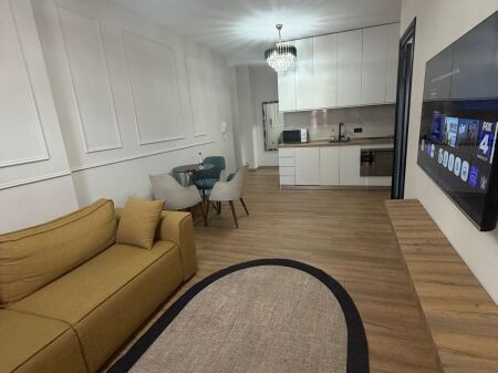 Jepet me qira apartament 2+1 në Rruga e Kavajës, Tiranë.