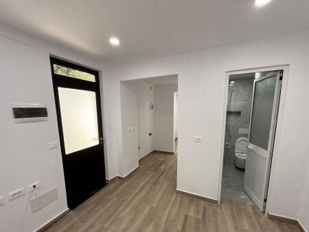 Rent | Ambjent Biznesi | Tregu Elektrik | 400 €/month