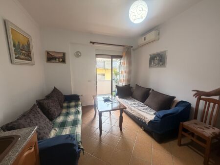 Shitet Apartament 1+1