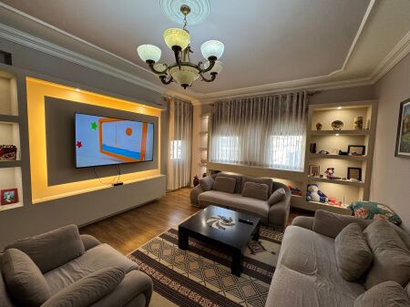 Shitet apartament 3+1+2 , Unaza e re pran Bar bohemit