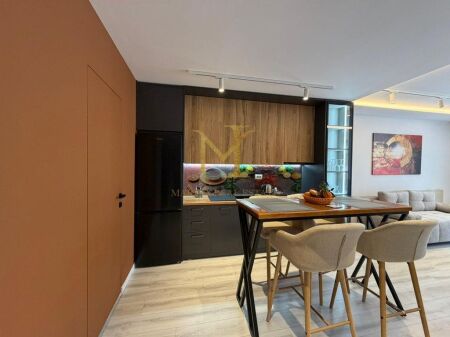 JEPET ME QERA APARTAMENT 1+1 NE DURRES STACIONI TRENIT!