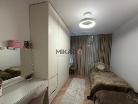 Shitet Apartament 3+1tek Lake View Residence, RRuga Kosovareve!