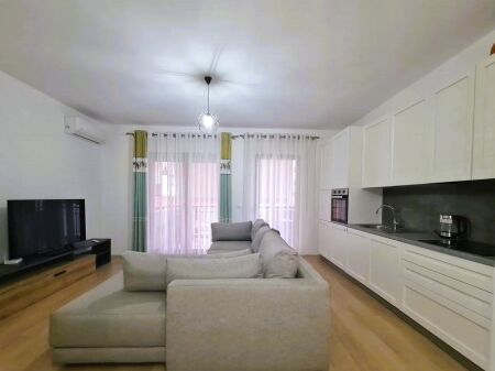 OFROJ PER QIRA APARTAMENT 1+1 NE KOMPLEKSIN DELIJORGJI!
