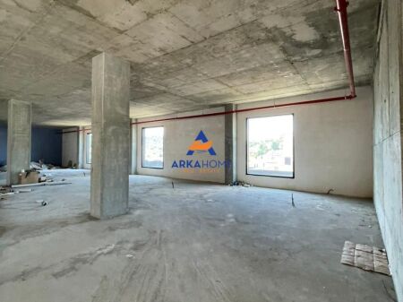 BUSINESS PREMISES / OFFICE FOR RENT 830M2 "TEK TEG" 16000 EURO
