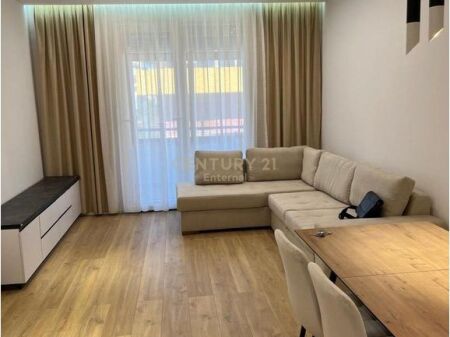 Apartament 2+1 me qira te Komuna e Parisit