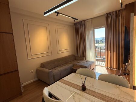 VENDESI APPARTAMENTO 1+1 CON BALCONE A AMERIKAN 3, RESIDENZA HENKE