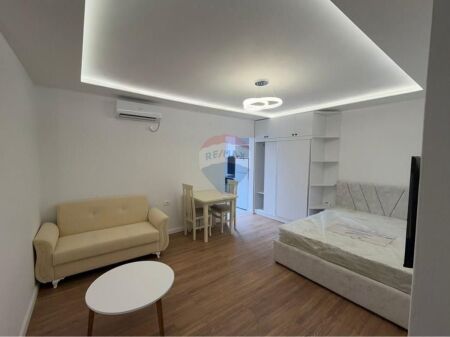 Shitet gasoniere tek Rruga e Dibres(ID: 530471014-61)