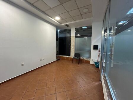 Locale Commerciale in Affitto