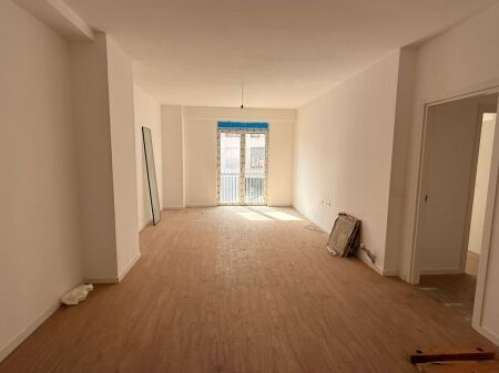 Bulevardi Ri Gener 2 Shitet Apartament 2+1+2