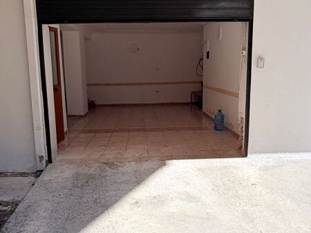 SHITET AMBIENT BIZNESI TEK RRUGA E PORTIT, DURRES