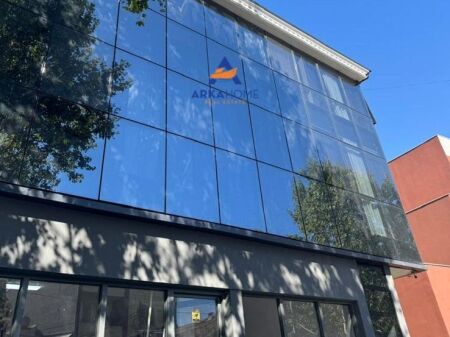 JEPET ME QERA AMBIENT BIZNESI 185M2 "SAUK I RI" 2000 EURO