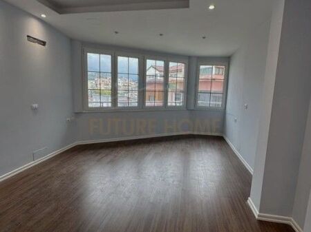 Shitet,Apartament 1+1, Rruga "Shefqet Kuka", Fresk