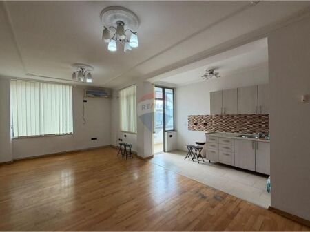 Ambinet zyre ne 📍Qender Tirane