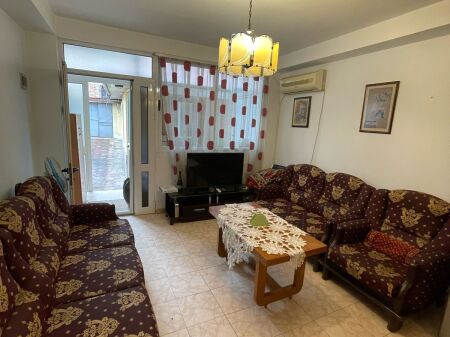 APARTAMENT DUBLEKS ME QIRA – SHKOLLA E KUQE
