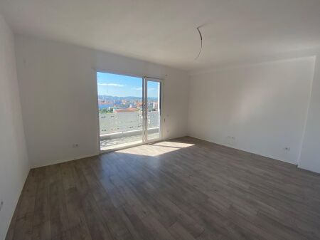 Shitet, Apartament 1+1 , Kamez, Tirane . Empire68069