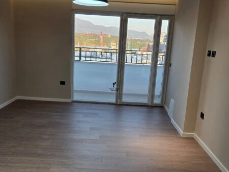 ZYRE ME QERA 104 M2 KOMUNA E PARISIT 70.000 LEKE FH-70470