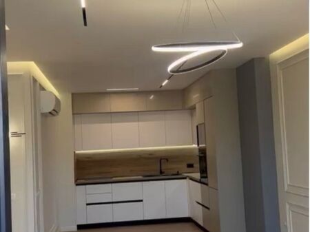 Shitet apartament 2+1 pranë Maternitetit të Ri