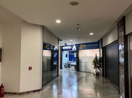 Ambient Komercial per qira tek Torre Drini