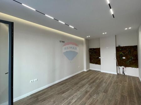 Zyrë - Për Qira - Rruga Xhanfize Keko, Tiranë(ID: 530551001-411)