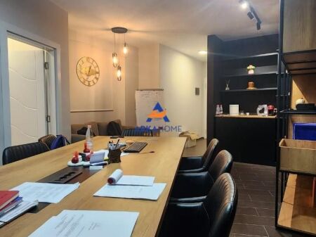 JEPET ZYRE ME QERA 108M2 "PRANE LIQENIT TE TIRANES" 85000 LEKE