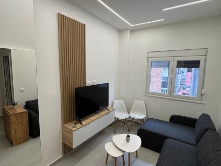 JEPET ME QERA APARTAMENT 1+1 PRANE QENDRES BLUESTAR, DURRES