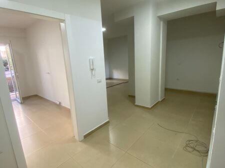 Locale in affitto Via dei Kosovari !